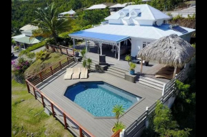 La villa Coconut vue à 180° mer rocher du Diamant